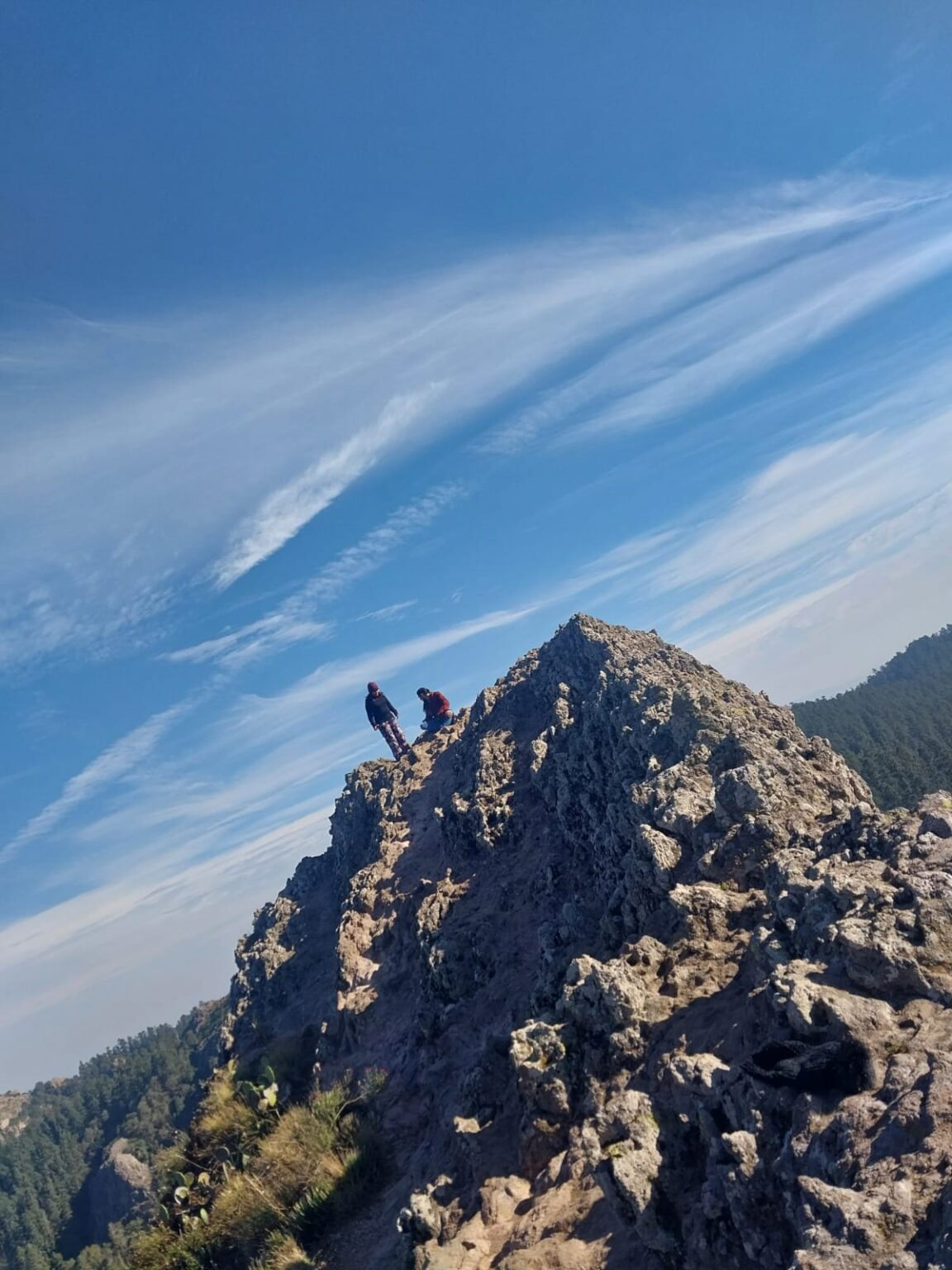 Cima la muela, Hildalgo, vista del cielo, 2 personas en la cumbre