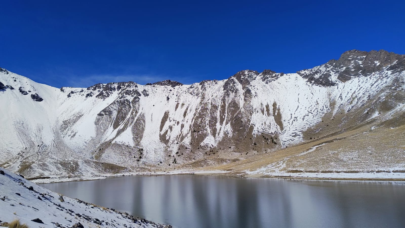 Laguna del sol crates nevado de Toluca